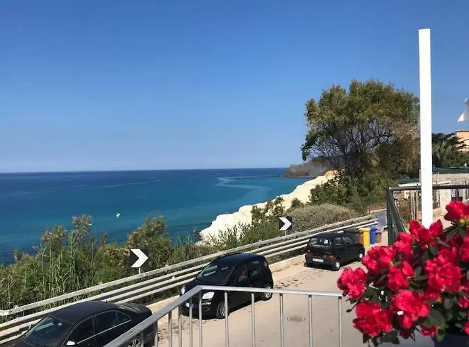 La Perla Scala Dei Turchi Bed and Breakfast 4*